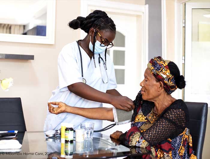soins infirmiers à domicile Mbombo home care Cameroun